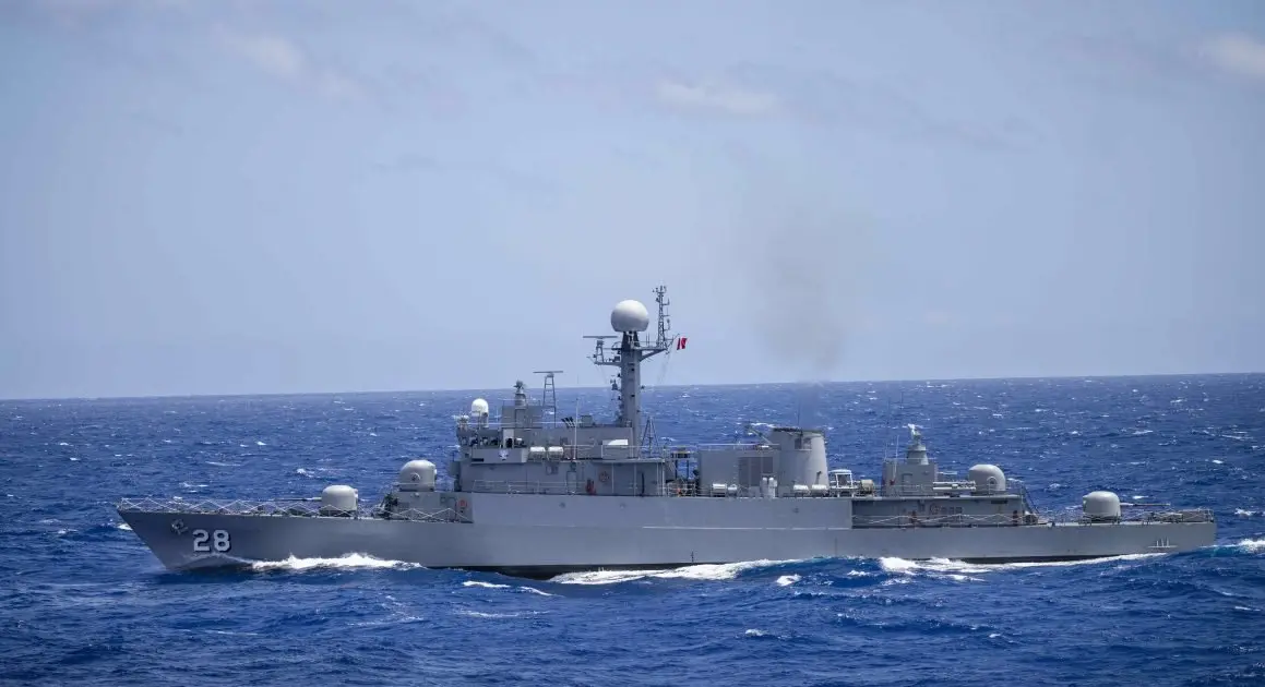image.png 림팩 22에 참가한 페루 해군 소속 코르벳 BAP Guise (구 PCC-767 순천함), 기관실 화재