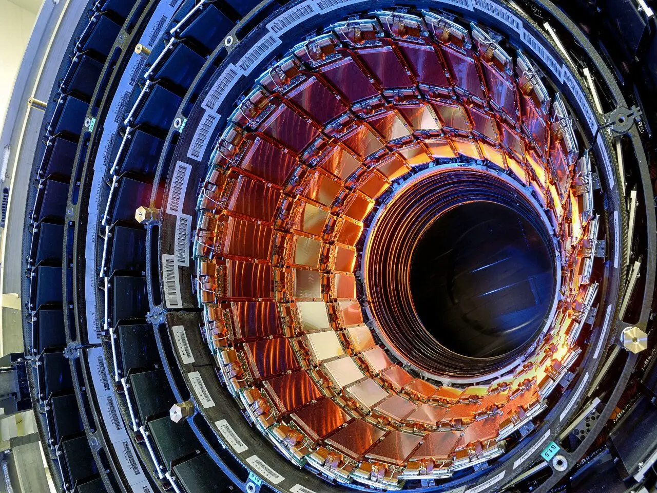 001.jpg CERN의 LHC 입자가속기 내부 사진들..jpg