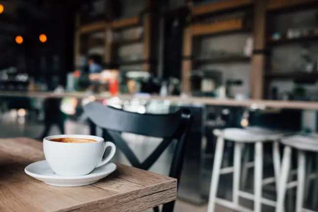 “아메리카노 한 잔 시킨 60대, 몇 시간 후 다시 와서는…” 카페 재입장 논란 | mbong.kr 엠봉