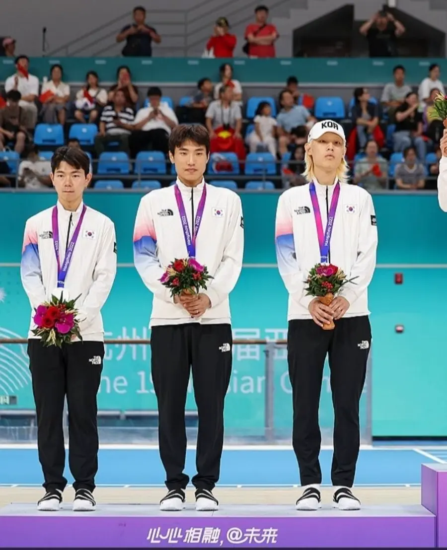롤러 은메달 수여식 장면.jpg | mbong.kr 엠봉