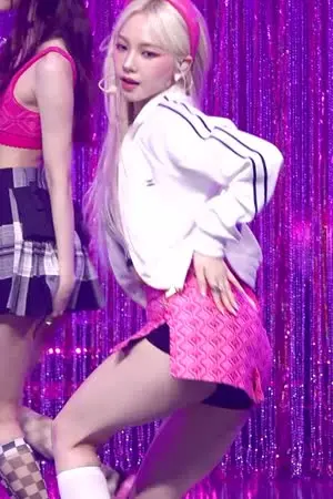 핑크치마 허벅지 에스파 카리나 움짤 | mbong.kr 엠봉