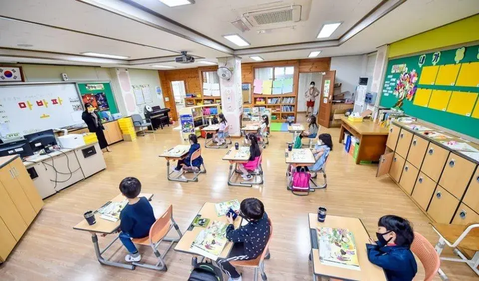 요즘 초등학교 교실 | mbong.kr 엠봉