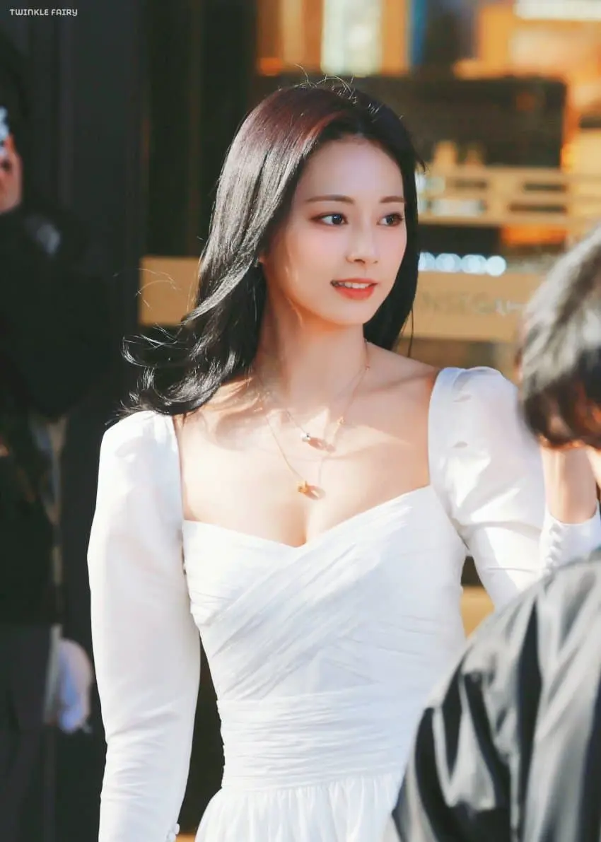 트와이스 쯔위 흰색 드레스 다미아니 팝업샵 | mbong.kr 엠봉