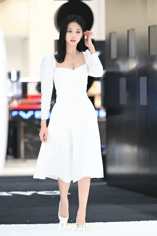 트와이스 쯔위 흰색 드레스 다미아니 팝업샵 | mbong.kr 엠봉