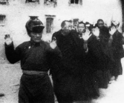 1959년 티베트의 사람들이 일제히 일어나 자유를 찾기 위해 싸웠던 사건 | mbong.kr 엠봉