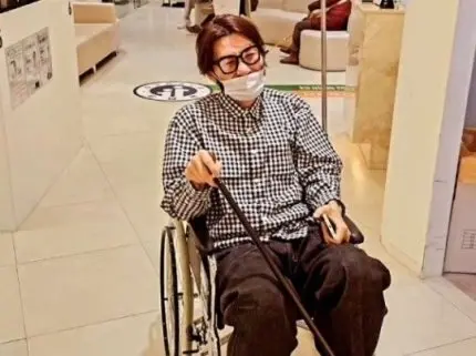 지팡이+휠체어 타게 된 노홍철.jpg | mbong.kr 엠봉