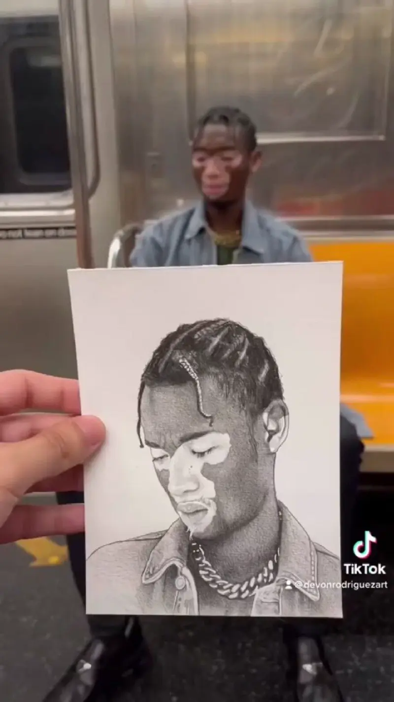 지하철에서 초상화를 그리는 남자 | mbong.kr 엠봉