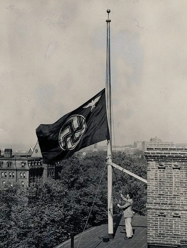 런던과 워싱턴 DC에 합법적으로 나치 깃발이 휘날리는 모습 | mbong.kr 엠봉