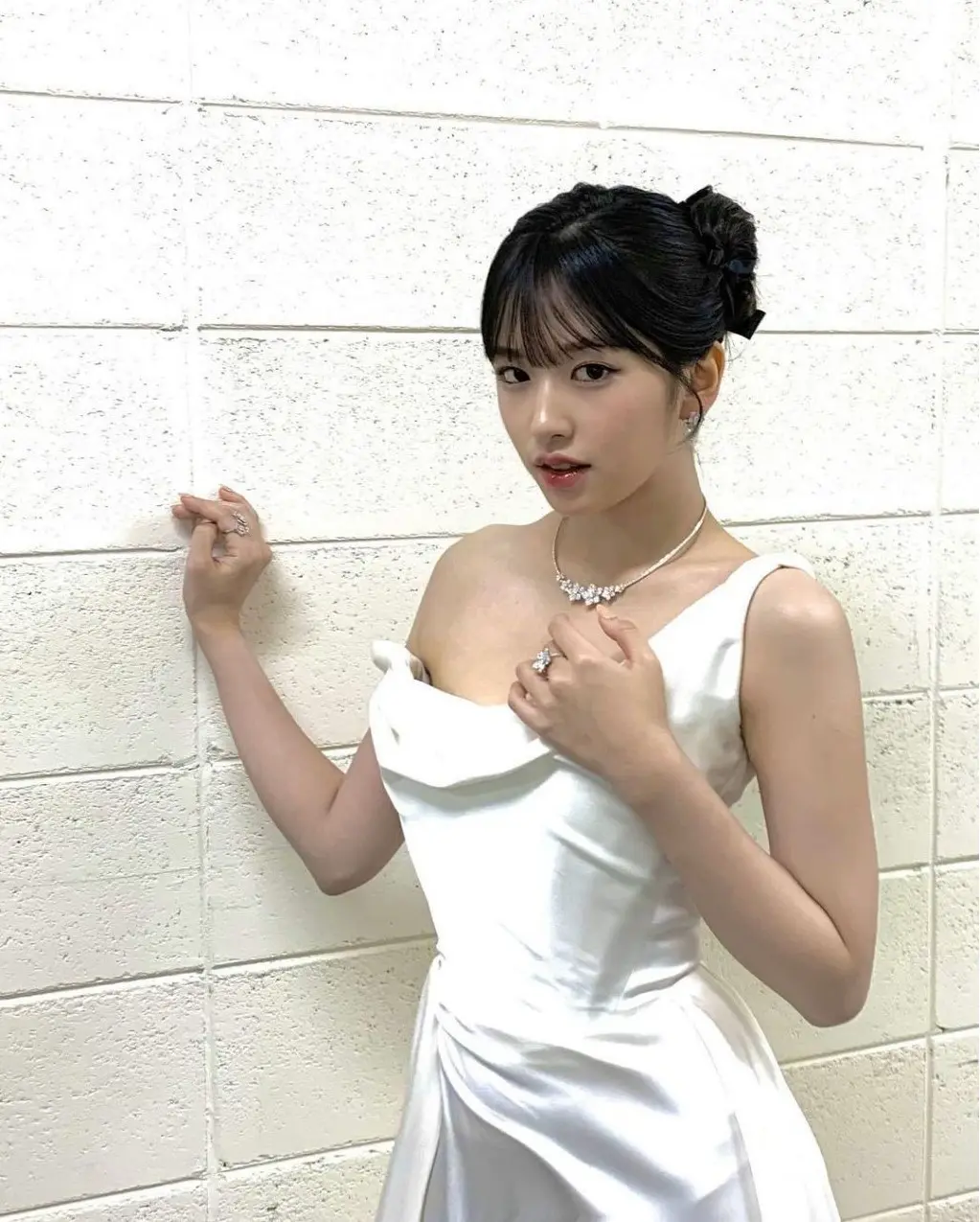 흰 드레스 입은 아이브 안유진 미모 | mbong.kr 엠봉