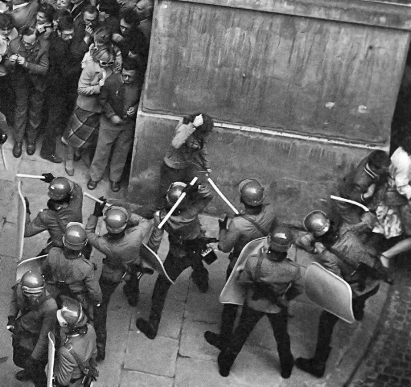 1980년대 폴란드 공산정권의 민주주의 탄압 | mbong.kr 엠봉
