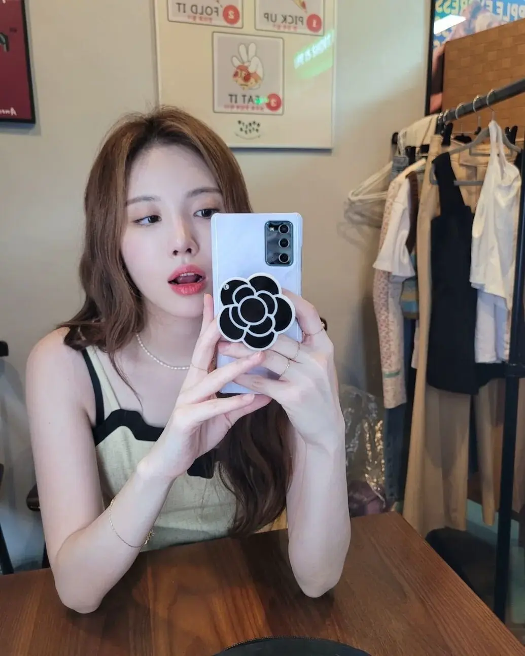 꾸준하게 갤럭시 휴대폰 쓰고 있는 여자연예인 걸스데이 유라 | mbong.kr 엠봉