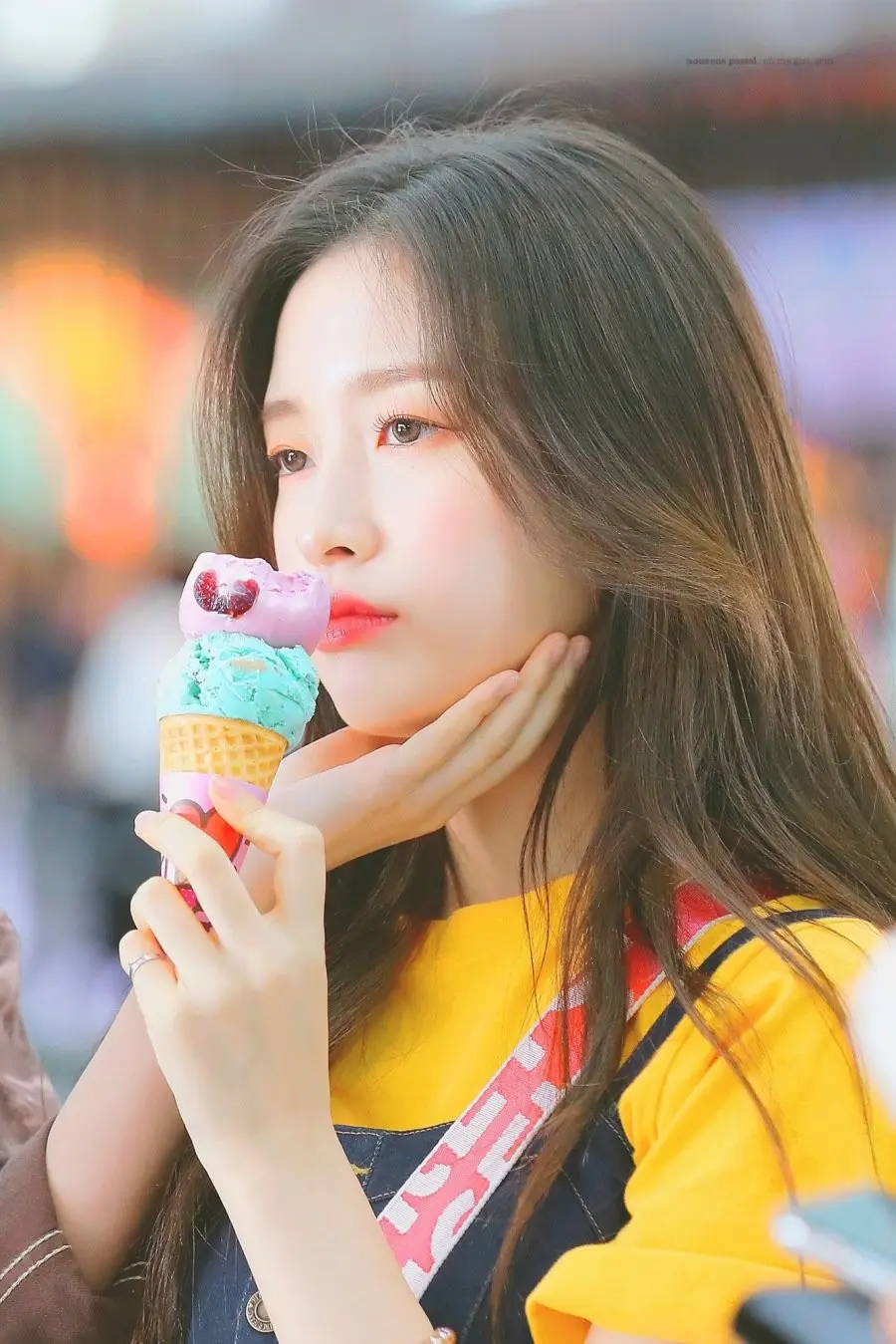 아이스크림 먹는 오마이걸 아린 | mbong.kr 엠봉