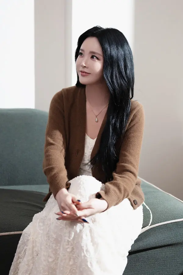 미모 yuji 하고 있는 트로트 에이스 홍진영 근황 | mbong.kr 엠봉