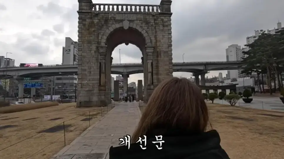 '한국에서 가성비로 프랑스 여행하는법' 을 봤다는 국제커플 근황 ㄷㄷ | mbong.kr 엠봉