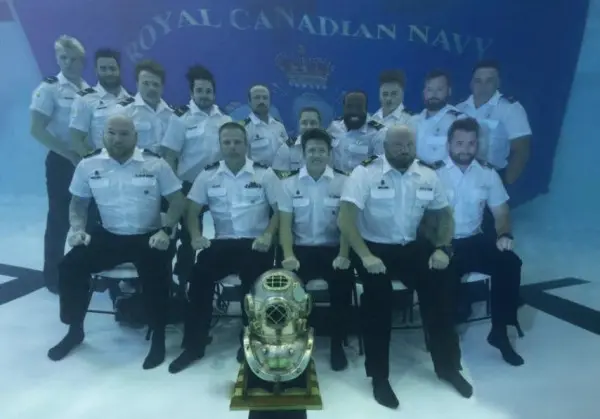 캐나다 해군 잠수부 기념 사진 위엄.jpg | mbong.kr 엠봉