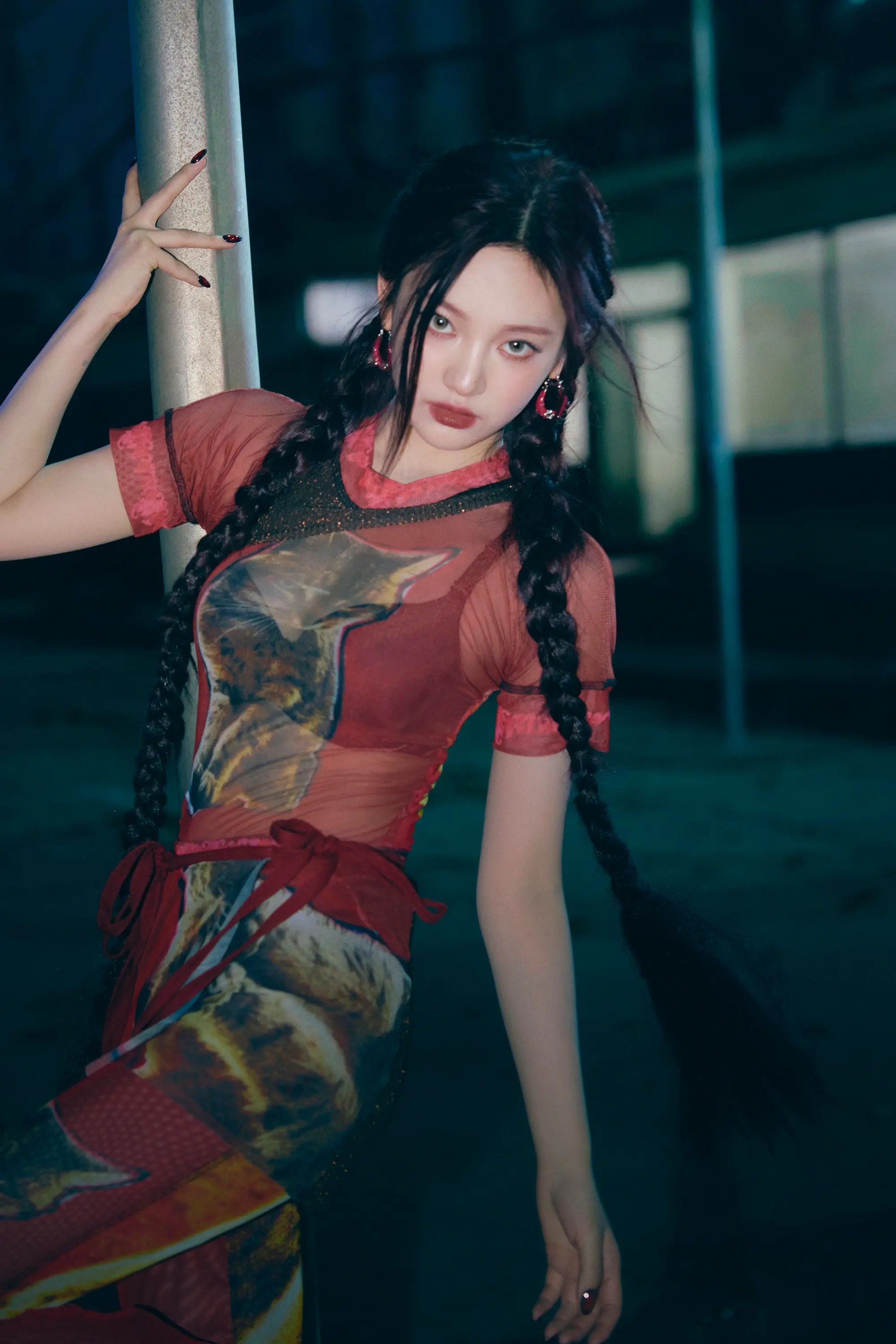브라가 적나라하게 비치는 에스파 닝닝 빨간 시스루 패션 | mbong.kr 엠봉