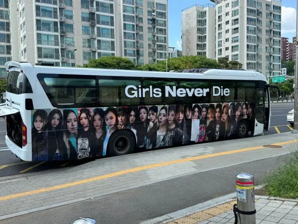 관광버스를 이동수단으로 움직이는 어느걸그룹.JPG | mbong.kr 엠봉