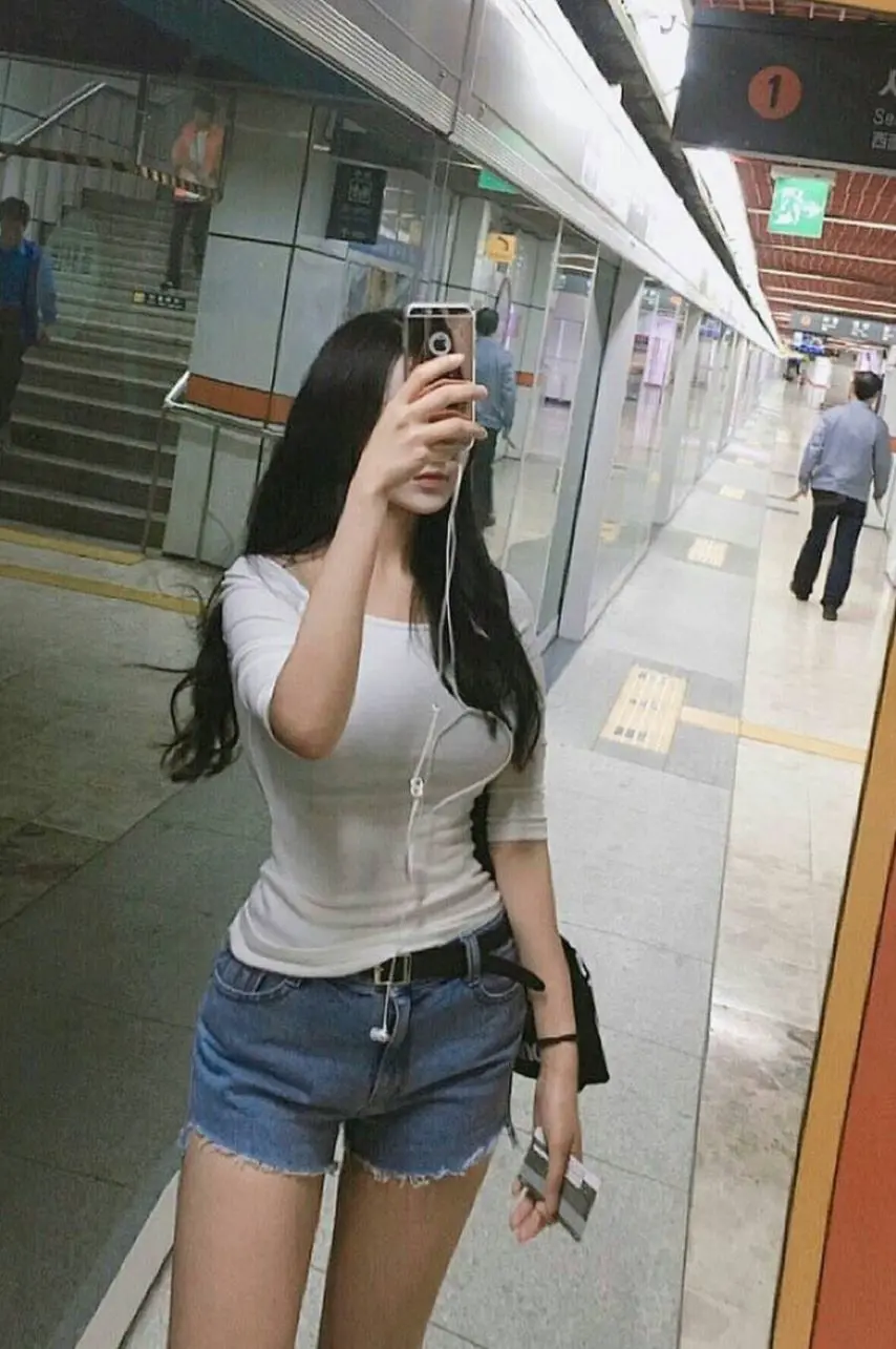 얼굴가리고 사진찍는 여성들 | mbong.kr 엠봉