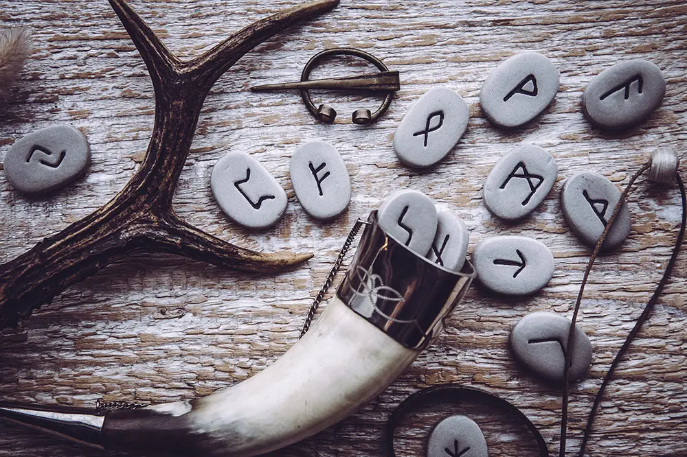 바이킹들이 남긴 룬문자 문자의 의미 | mbong.kr 엠봉