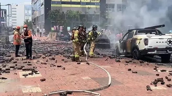 부산 마트서 부탄가스 연쇄 폭발…차량 불타고 아수라장 | mbong.kr 엠봉