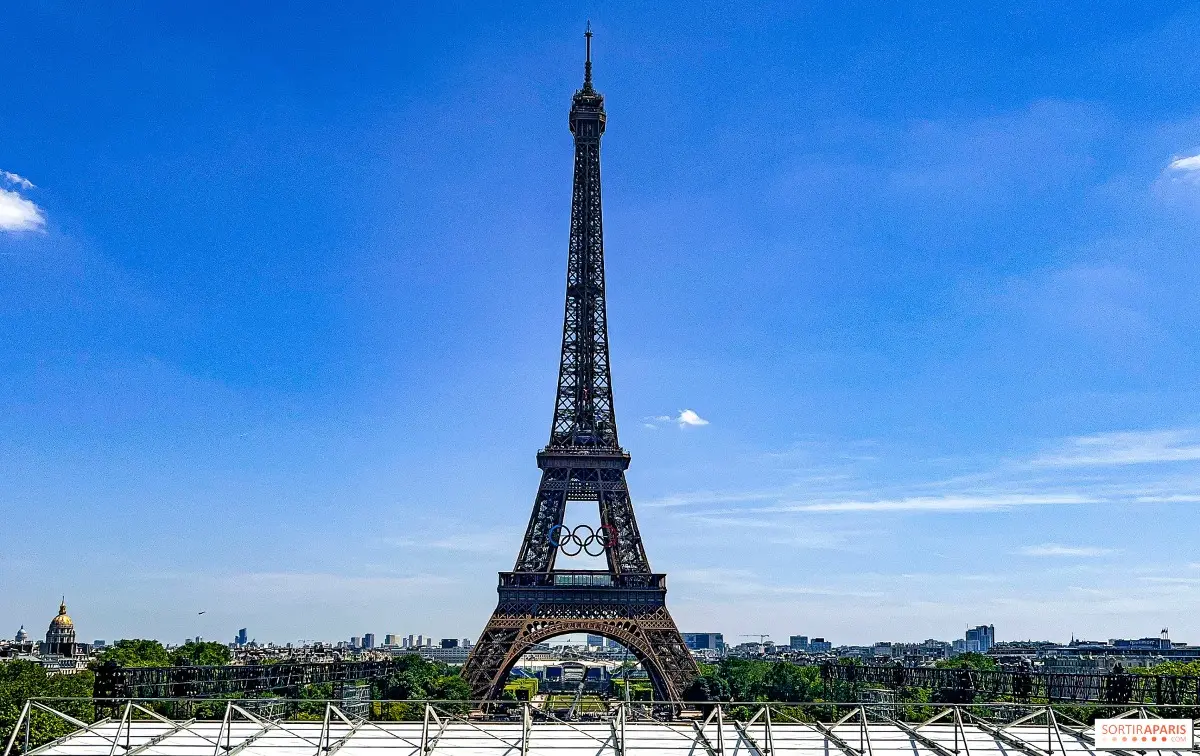 에펠탑에 설치된 올림픽 오륜기 | mbong.kr 엠봉