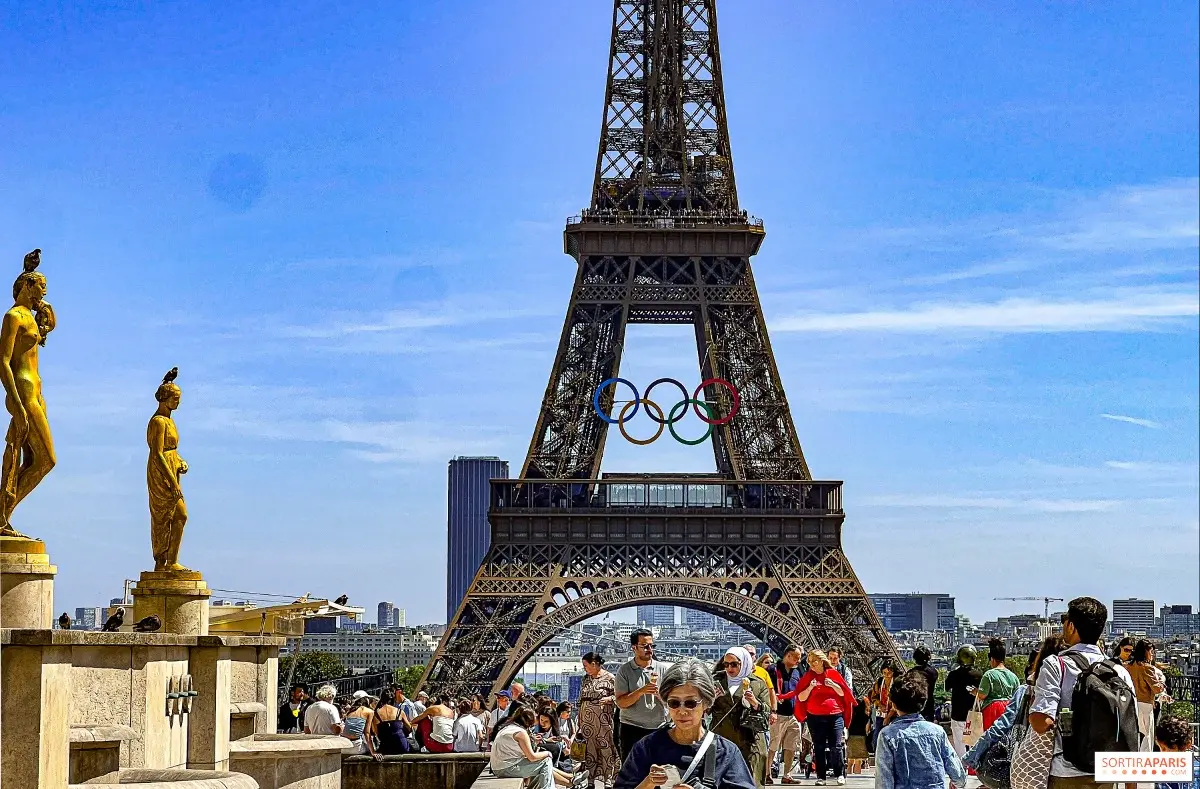 에펠탑에 설치된 올림픽 오륜기 | mbong.kr 엠봉