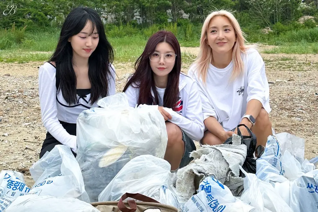가수 바다, 박해윤과 바다에서 봉사 활동하는 권은비 | mbong.kr 엠봉