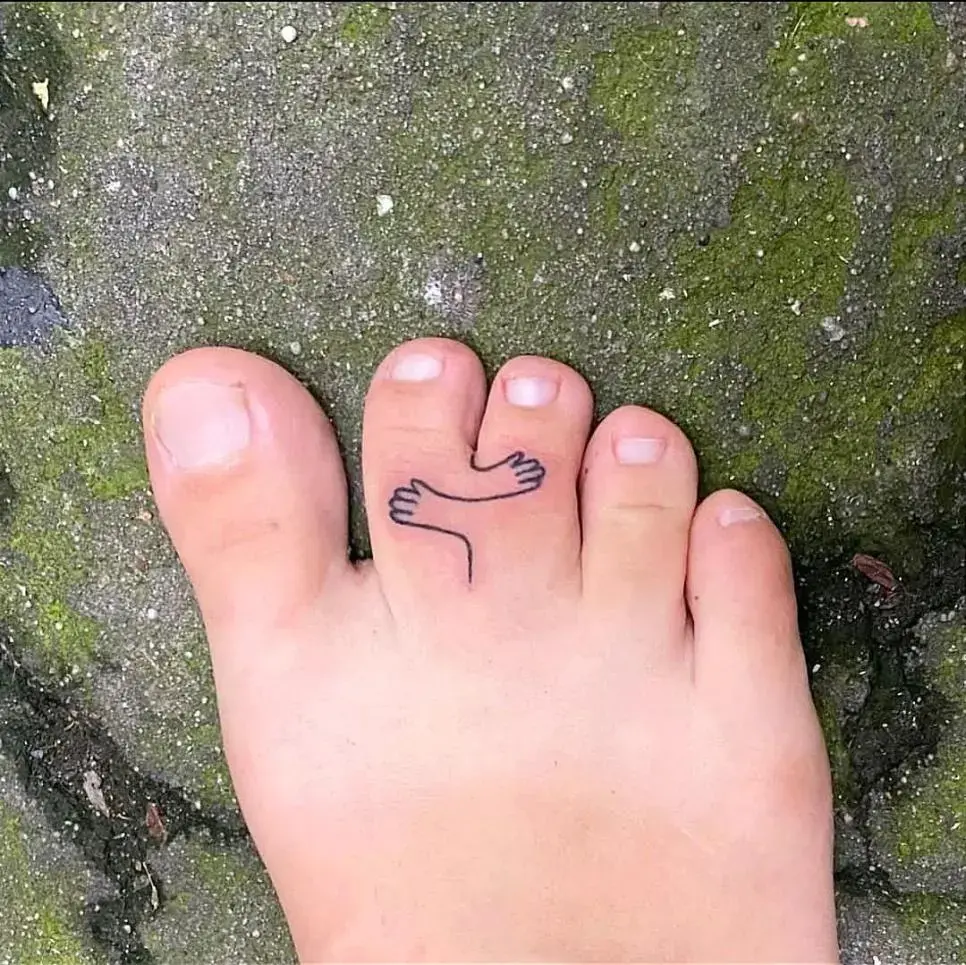 발가락 붙은 사람의 문신 | mbong.kr 엠봉