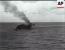 승조원들을 태운 채 침몰하다가 폭발하는 영국의 전함