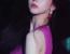 밑에서 찍은 원오프숄더 핑크색 의상 묵직한 가슴 에스파 카리나